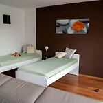 Schoene, Grosse Mit 3 Betten Apartman *