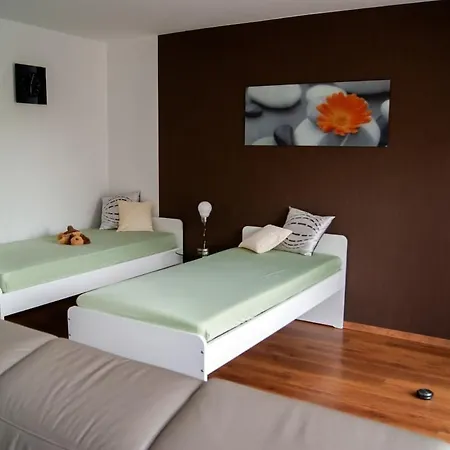 Schoene, Grosse Mit 3 Betten Appartement *